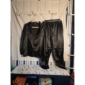 Women's Unbranded Black Satin Pajama Set XXL